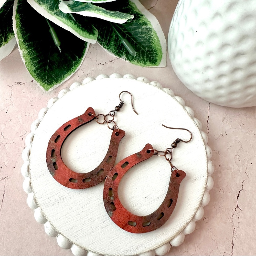 2/$30🌵 Red Patina Lucky Horseshoe Earrings Western Rodeo Southwest Cowgirl NEW